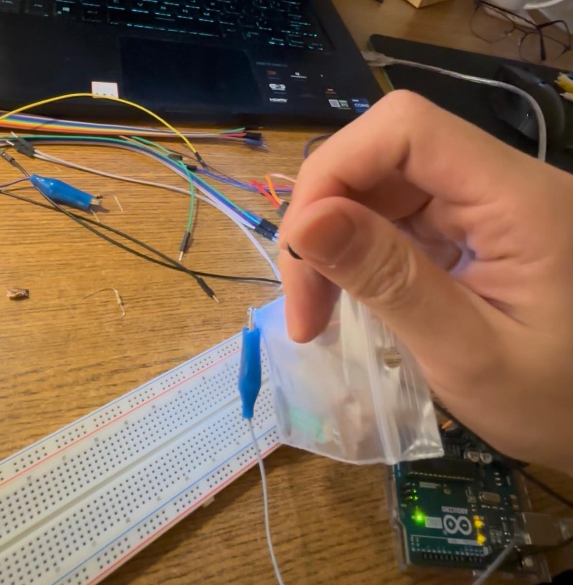 Due to the cocrodile clips touching, the led needs an insulator divider to light up